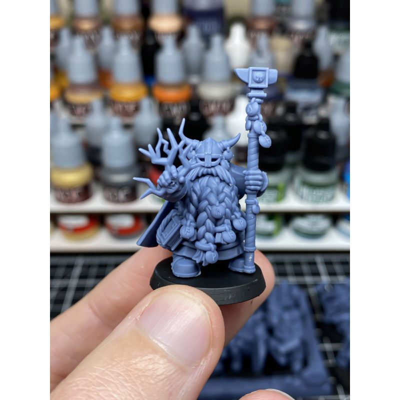Higlands Miniatures 3D-Heros nain Prêtre des runes avec éclair